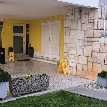 Luka 2 Pensión 3*