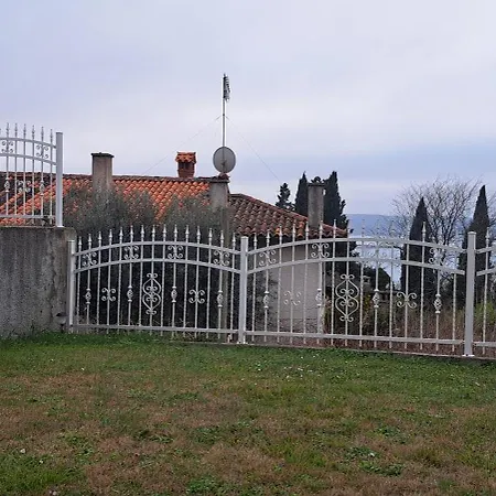 Casa de hóspedes Luka 2 2*